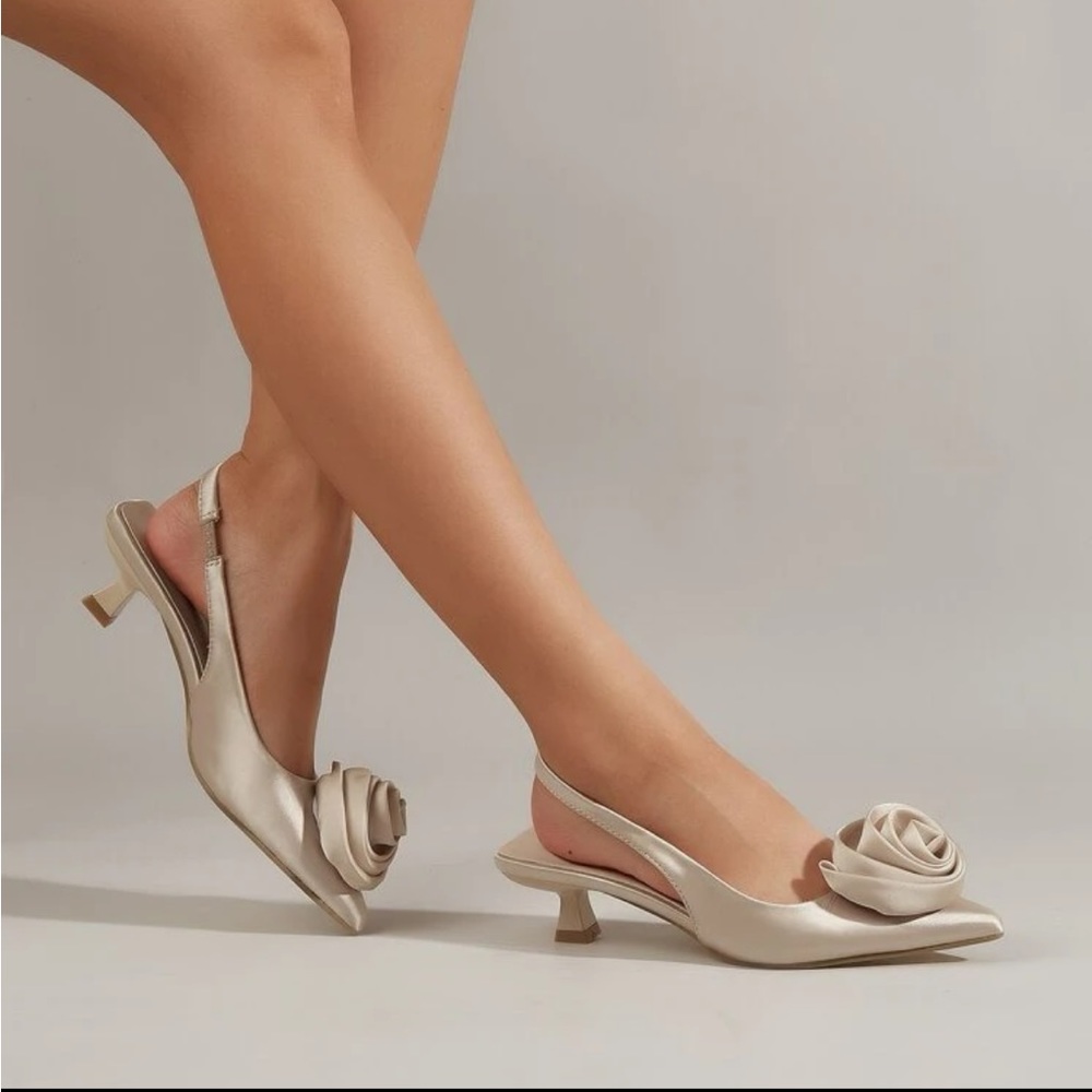 Cream Satin 3D Flower Decor Point Toe PyramidHeeled Slingback Pumps - Picture 4 of 5